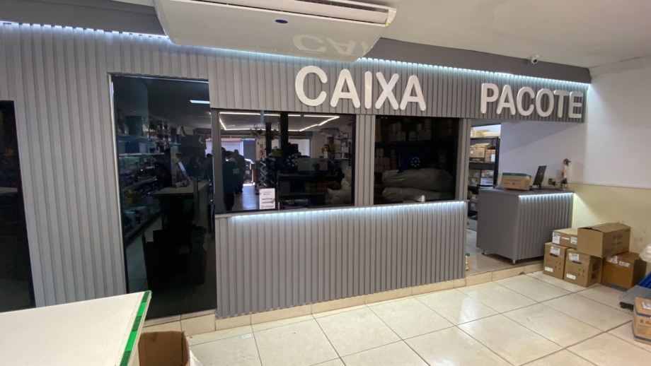 Dentro da loja